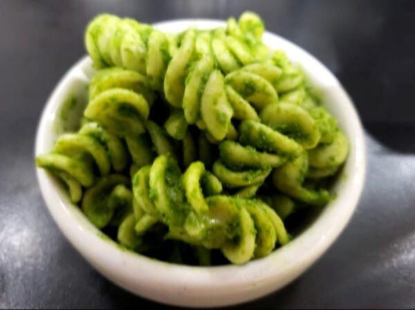 Spinach pesto pasta salad